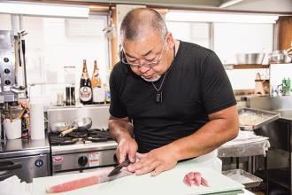 写真：仕事場の山崎さん