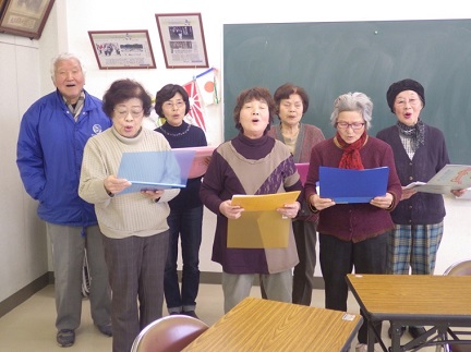 みんなの音楽会「寿会デビューで花を添える」